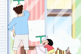 蜡笔小新2019年 野原父子较劲抹玻璃 新酱一如既往帮倒忙系列视频封面