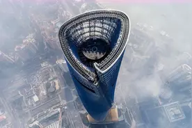 上海中心大厦高632米，大楼晃动幅度超过3米，在上面的人不怕吗视频封面
