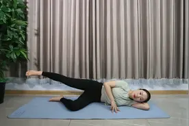 腿胖、肌肉腿、腿型不直？睡前3个动作，双腿细长直，练出漫画腿视频封面