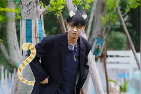 全力以赴的行动派：梁靖康竟是深藏不露的社牛，轻松加入大家族视频封面