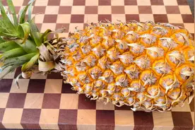 原来切菠萝这么简单，不用挖眼不用削皮，又快又省事，方法太棒了视频封面