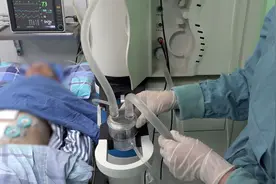 热水除癌？广医肿瘤医院新技术造福50万患者，过程就像蒸桑拿视频封面