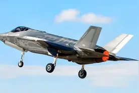 以色列接收新款F35战机 ，全身布满神秘标记，此前从未离开美国视频封面