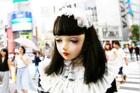 日本女孩历经九年，终于变成活娃娃时装模特，化妆技术太高超！视频封面