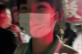 漩漩初中正式上学，在校13个多小时，跟同学结伴吃饭，过得很开心