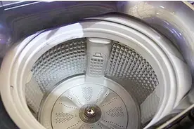 洗衣机用久了太脏 用点自制清洁水，脏东西全能洗下来