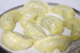 几天不吃就馋这锅萝卜蒸饺，不加鸡蛋不放肉，鲜香味美，营养好吃