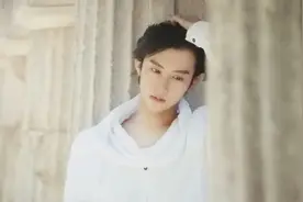 【小梦·李孟羲】眼前这个少年还是最初那张脸面前再多艰险不退却视频封面