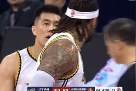 辽宁VS山西第四节，郭艾伦锚着劲往前冲，是为老叔出气的吗？视频封面