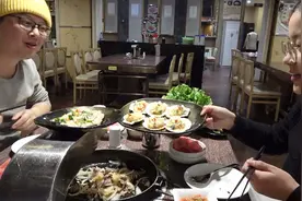 顺利从俄罗斯入境中国，小兜钱贝终于回国了，先吃顿大餐庆祝一下视频封面