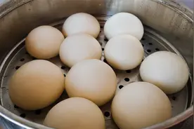 蒸馒头记住3个关键步骤，保你做出蓬松暄软，表皮光滑洁白的馒头