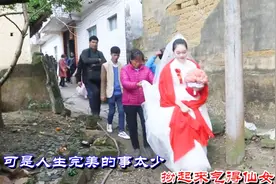 广西玉林，村里最漂亮的一位姑娘，22岁生日当天走路出嫁了视频封面