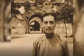 卢沟桥事变时，鬼子炮轰宛平县，房屋倒塌县长继续在院子中办公视频封面