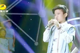 鲨鱼宝宝张翘嗨唱摇滚曲风《请走人行道》，台风超级好！视频封面