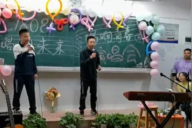 别人家的班主任？长沙一中学班主任在班里开演唱会：答应学生的视频封面