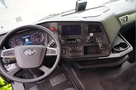 360全景影像 格拉默座椅 解放J7牵引车内饰兼顾精致和舒适视频封面