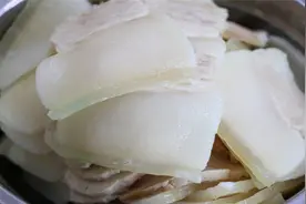 很下饭的回锅肉这样做，加上四川特色的干豆角，炒出来又香又下饭视频封面