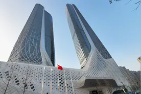 不愧是江苏省会南京！这座双子塔建的太气派了，真壮观视频封面
