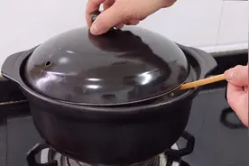 天越冷越爱的一锅黄豆炖猪蹄，这样做一锅汤鲜肉香，比吃火锅还暖视频封面