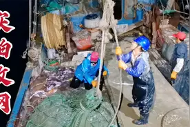 实拍渔民收网全程！夜里一包网直接爆仓，再多一点就漏海里了视频封面