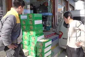 农村发一箱8斤重的纸皮核桃，快递费需要多少钱？这价格太吓人了视频封面