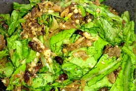 低热量的油麦菜是生食蔬菜中的上品，拌豆豉鲮鱼，口感和营养更高视频封面