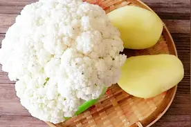 1颗花菜2个土豆，一起做想不到这么好吃，上桌就抢光了视频封面