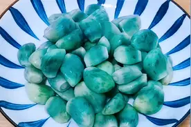 腌腊八蒜，用米醋还是用白醋好？教你一招，又脆又绿，3天就能吃