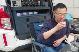 把五菱宏光打造成露营车！炖羊排、品热茶、喝小酒，太舒服了视频封面
