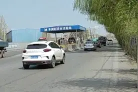 司机被治超站罚款后服毒身亡，卡友质疑当地交运局违规开警车执法视频封面
