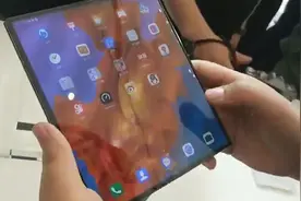 千呼万唤！华为折叠屏手机即将开售 价格你就不要问了视频封面