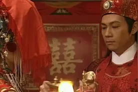 皇上娶了一个丑皇后，看见皇后的模样就想吐，果然男人都喜欢美貌视频封面