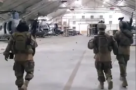 现场实拍：塔利班士兵穿美式装备接管机场，持枪清点美军遗留装备视频封面