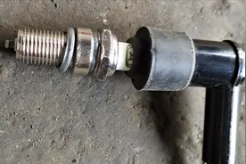 踏板车打不着火？不要换火花塞，高压包这里接根线即可视频封面