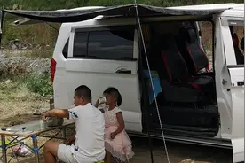 自改房车床车，座椅这样改，既能增加空间，又能合法上路不怕查！