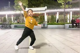 6岁女孩初学现代舞《扛过枪放过羊》帅酷霸气，直接爆棚！