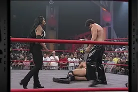 推搡裁判没有好下场，裁判一个抱摔把你交给对手视频封面