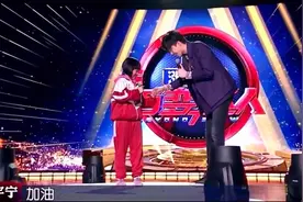 百变：质朴小女孩韩甜甜，真是天籁歌声，和摩登兄弟一起现场飙歌视频封面