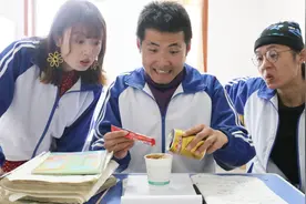 搞笑：作业太多？红牛和咖啡的搭配真爽，学渣：再来10本作业视频封面