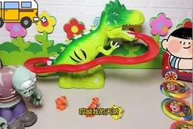 白雪贝儿变成小恐龙，玩滑滑梯了，玩得真开心视频封面