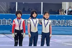 太燃了！8岁女孩短道速滑起步摔倒，连追三圈夺冠视频封面