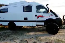 改装房车多少钱？自改依维柯4X4越野房车，报价20万美刀视频封面