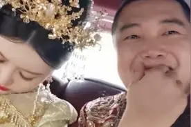 新娘出嫁在婚车大睡，新郎看到这幕偷拍下来，满脸宠溺网友慕了视频封面