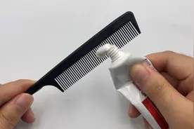 梳子都是头发油腻腻的，教你清洁方法，轻松洗干净，方法太棒了