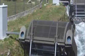 低压“滚轮水车”发电机！城市内河发电，一台一年发电32千瓦！视频封面