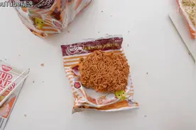 带你回顾方便面的历史，感受泡面的进化与企业家的睿智视频封面