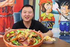 丈母娘馋了，想吃点素的，给她做顿家长把烩茄子，汤浓菜香，过瘾视频封面