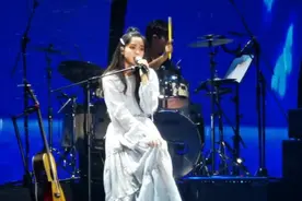 欧阳娜娜翻唱苏打绿《无与伦比的美丽》，白裙子太仙了视频封面