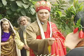 八戒：这么着急，前面有你爹还是你娘？唐僧：你这夯货，敢骂师傅