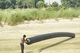 将黑色超长垃圾袋装满空气，会发生什么？牛人亲测，结果让人震撼视频封面